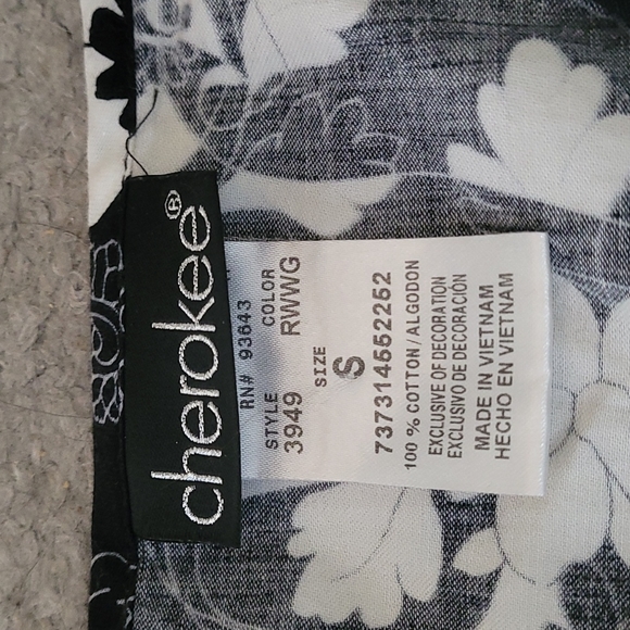 Scrub top - Picture 2 of 2